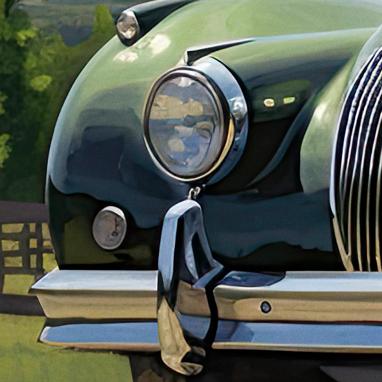 »Forest green 1950s vintage cabriolet car«